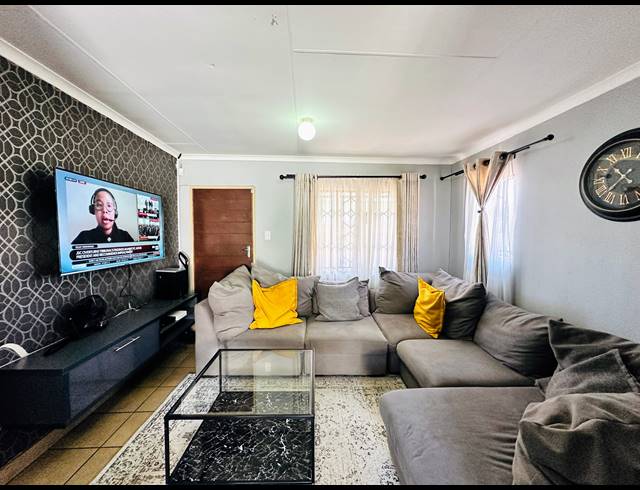 3 BEDROOM HOUSE FOR SALE IN SKY CITY